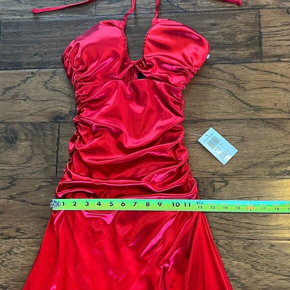 NWT $139 B DARLIN Formal Dress Size 1/2 Juniors Red Satin Keyhole Halter Gown XS - Picture 13 of 16